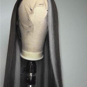 Elegant Gray and White Women's Hair Wig